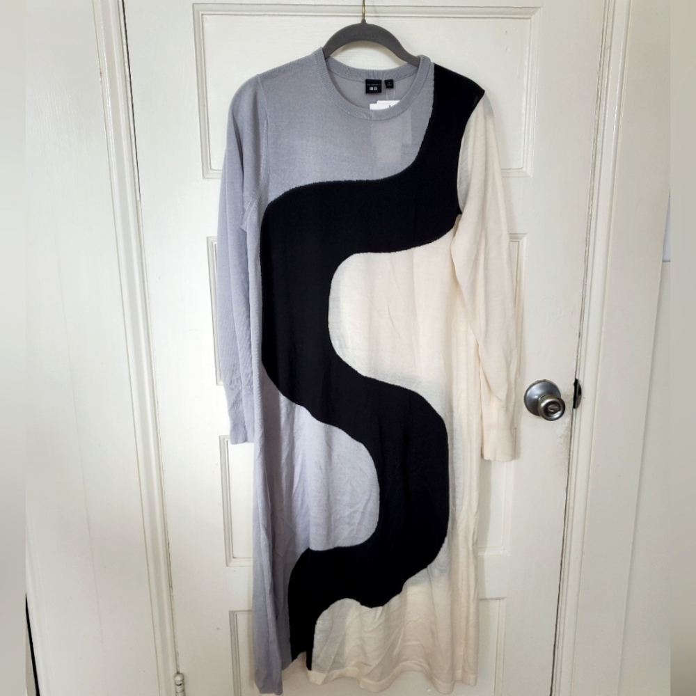 Marimekko x Uniqlo bold graphic knit midi dress. Small. NWT